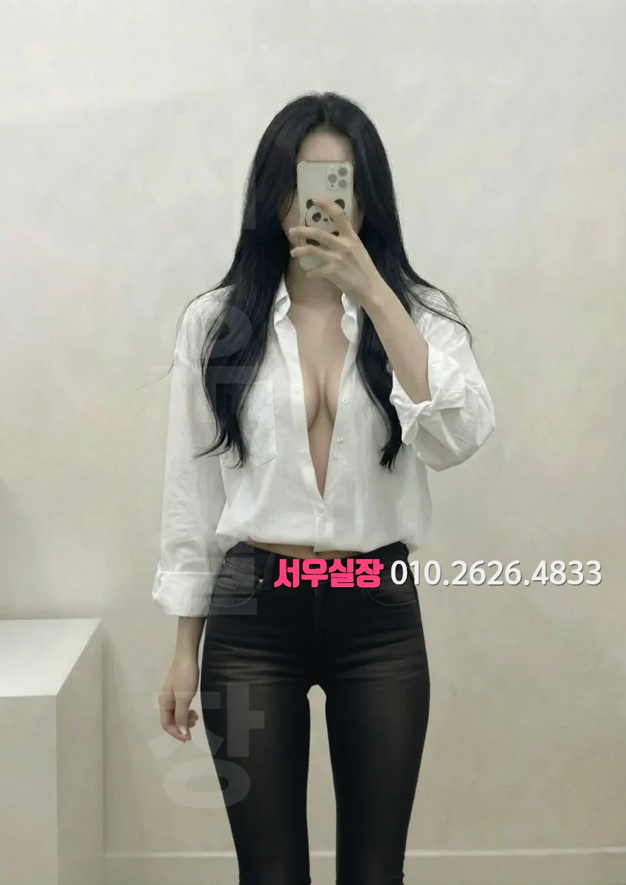 하이엔드 위스키 라운지｜프라이빗 룸에서 대화가 이어지는 모던 토킹바
